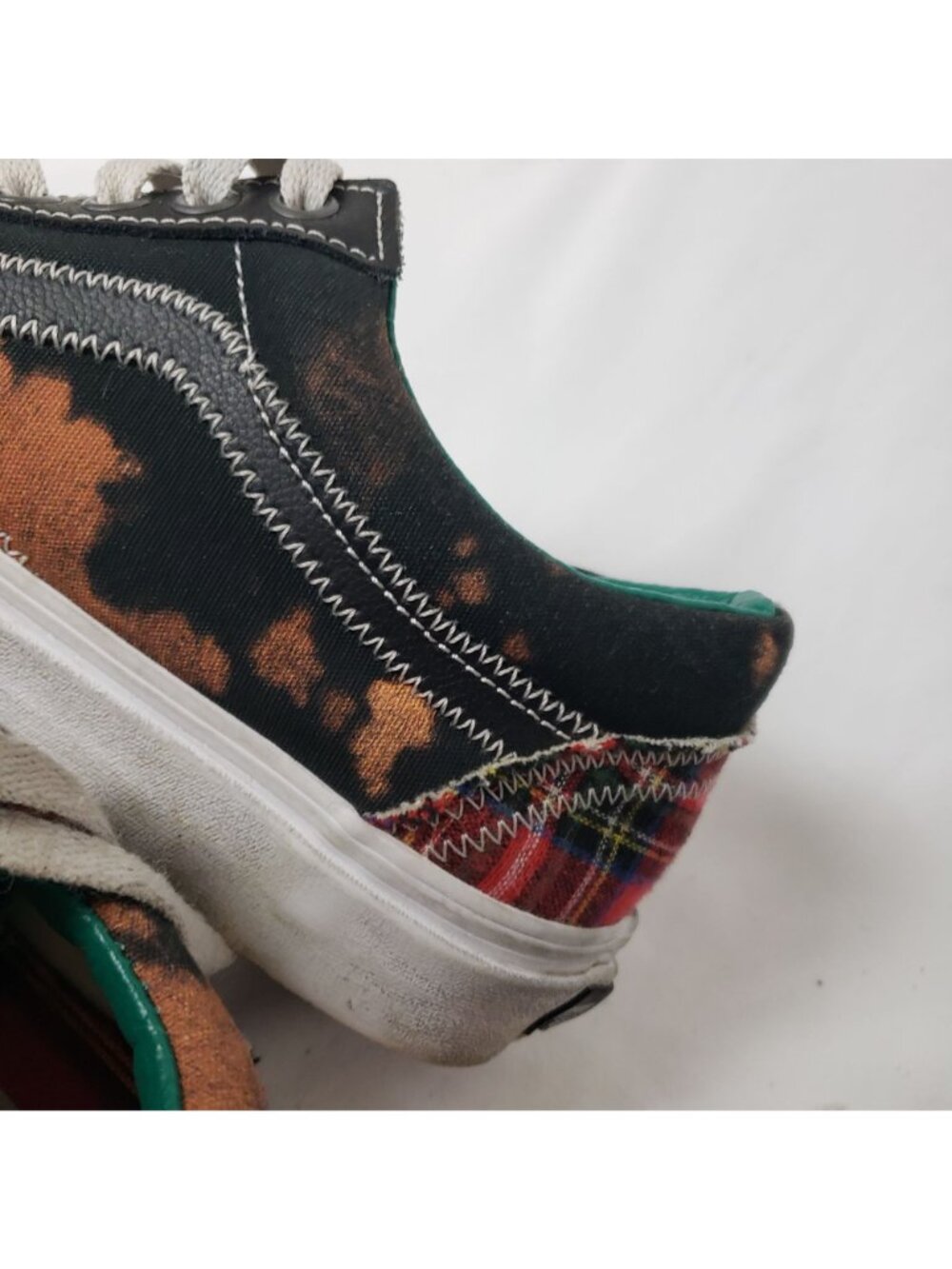 Vans Leather Metal Spiked Low Top Lace Up Sneakers Black/Red Plaid RARE - Picture 5 of 15